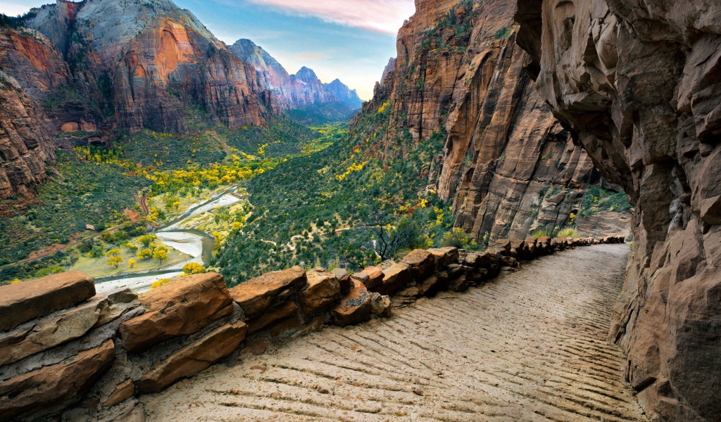 Скальное образованиеЭнджелс Лендинг,  Юта. США