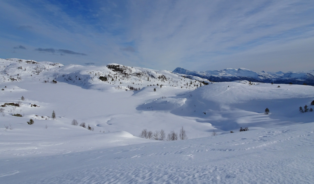 Заснеженные склоны под зимним небом, Норвегия