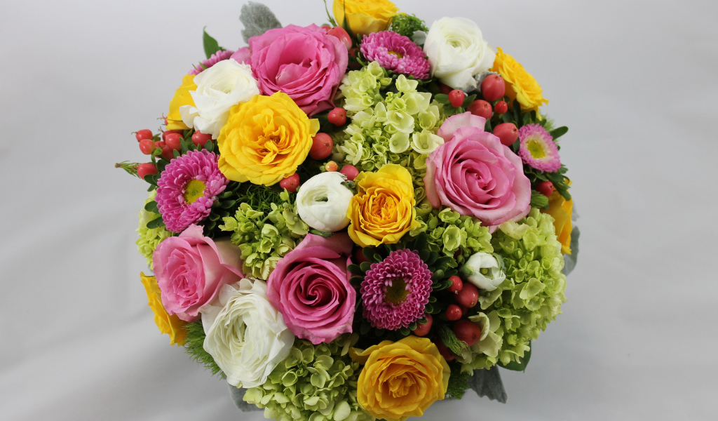 Красивый свадебный букет на сером фоне