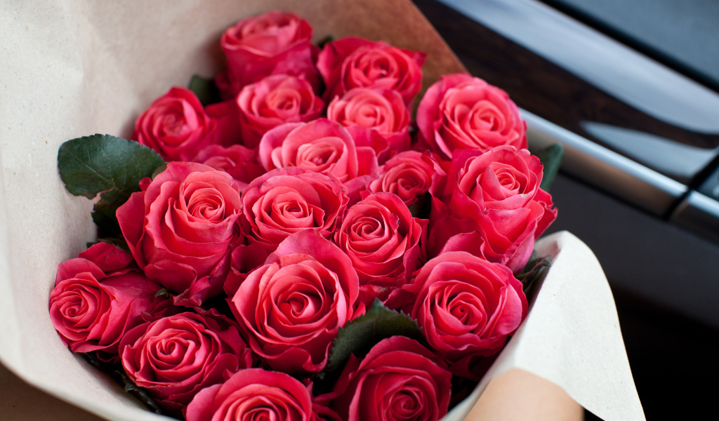 Большой красивый букет розовых роз