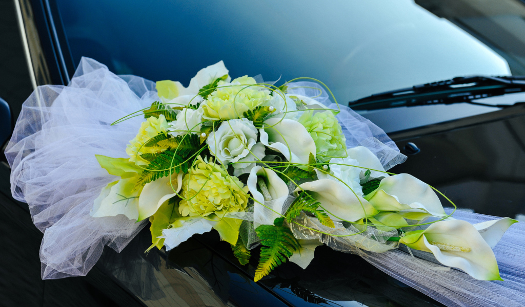 Свадебный букет с розами и каллами