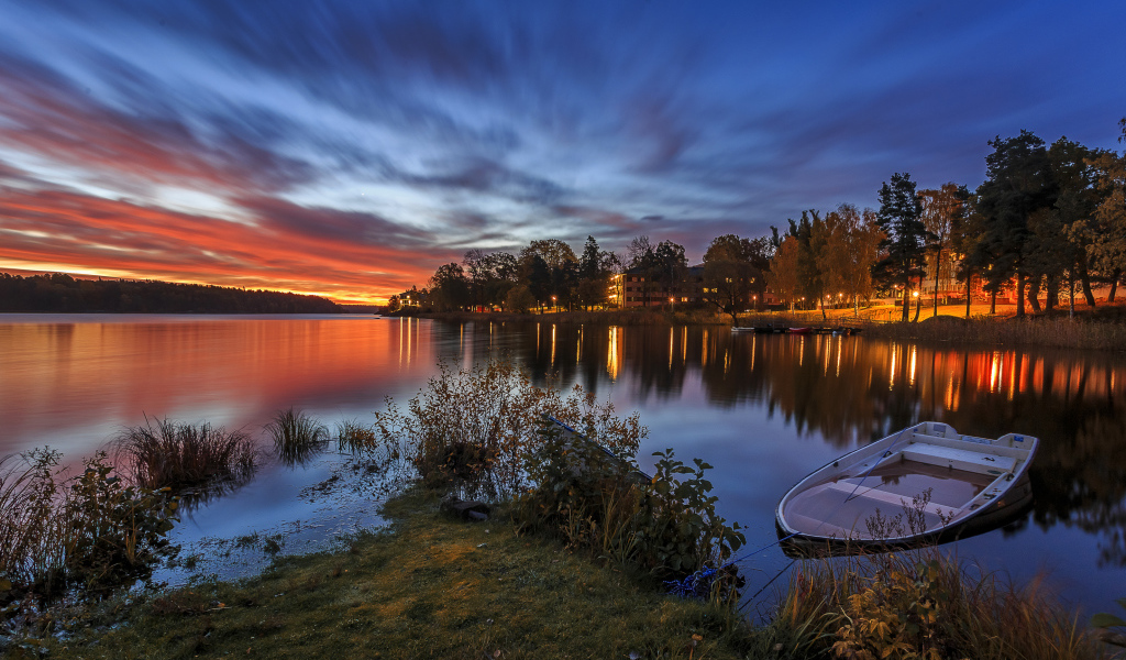 Закат солнца на реке, Швеция