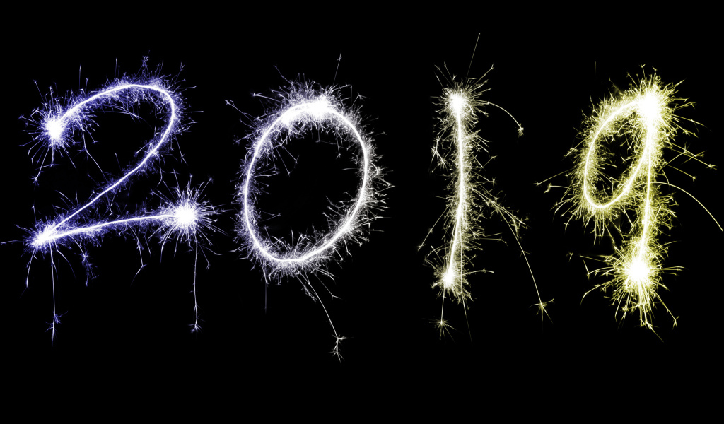 Блестящие цифры 2019 на черном фоне на Новый год