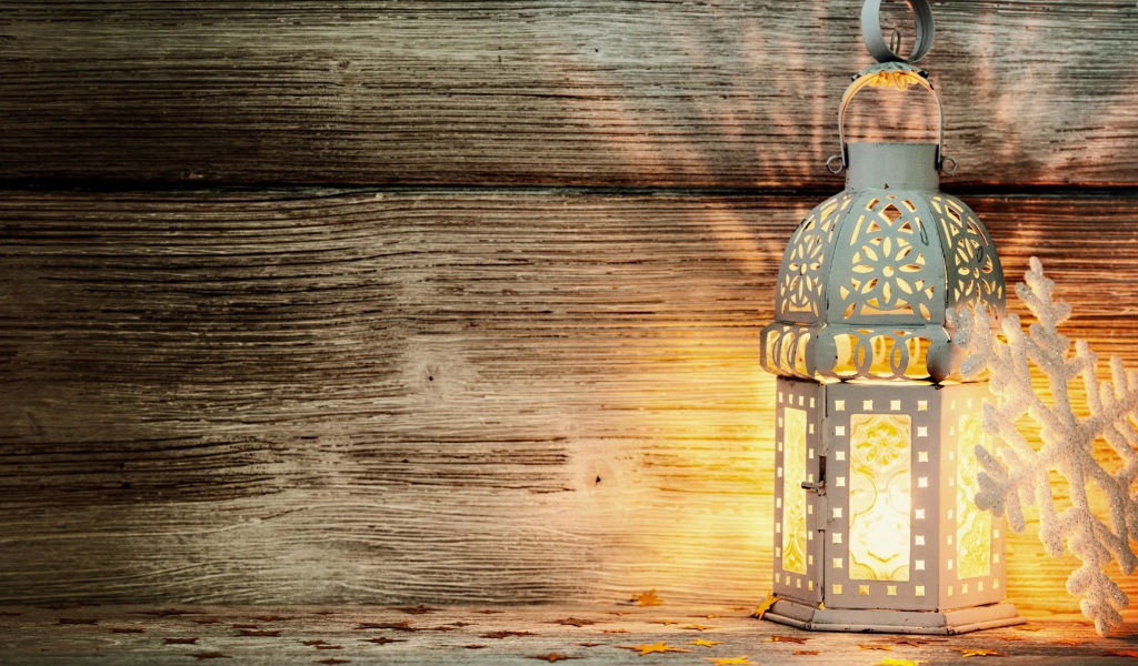 Фонарь и белая снежинка фон для поздравительной открытки на Новый год