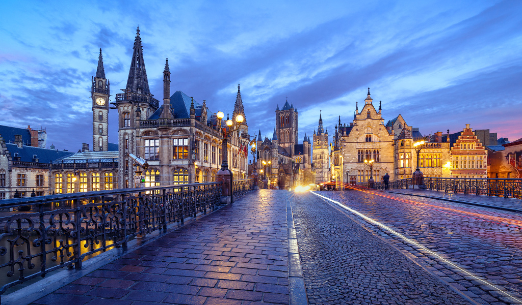 Мост и старинные дома в городе Гент, Бельгия