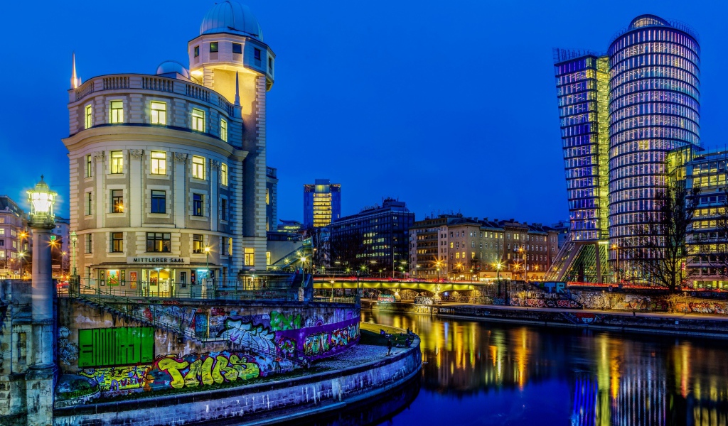 Ночные небоскребы у канала, Вена. Австрия