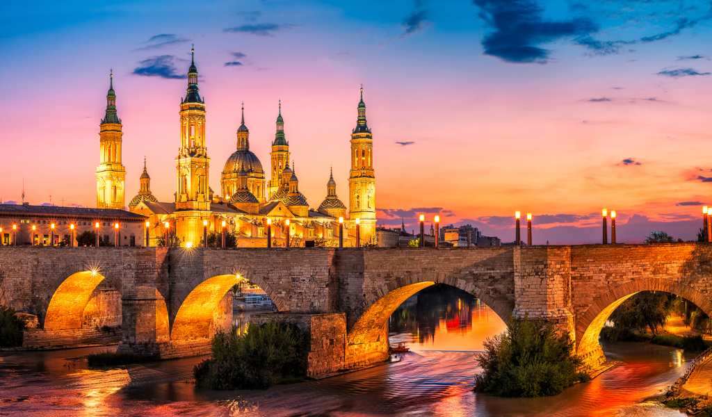 Мост у храма Нуэстра-Синьора-дель-Пилар, Сарагос. Испания