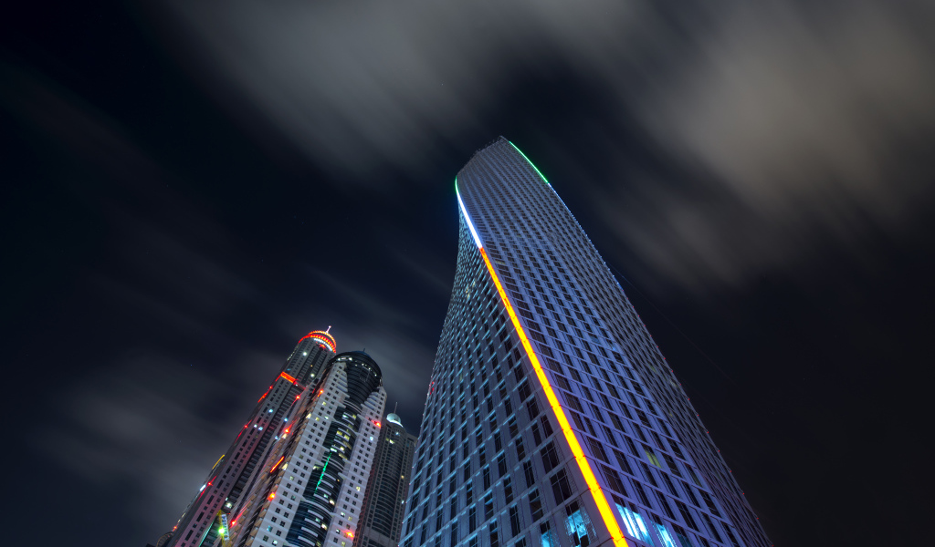 Небоскребы Дубаи под ночным небом, ОАЭ