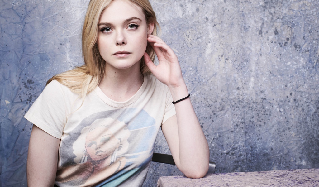 Нежная молодая девушка, актриса Эль Фэннинг