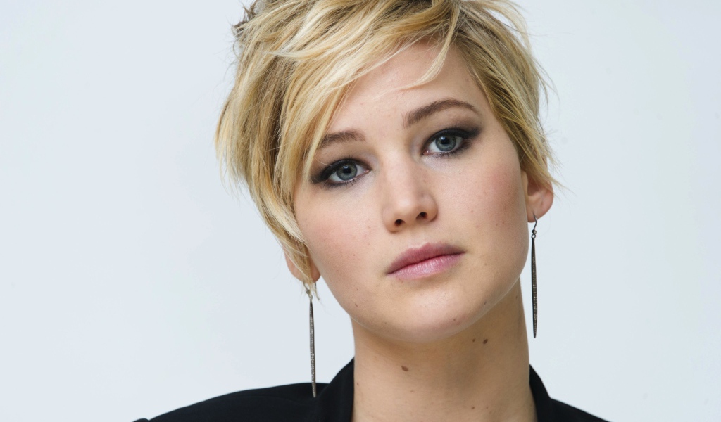 Актриса Дженнифер Лоуренс с короткой стрижкой