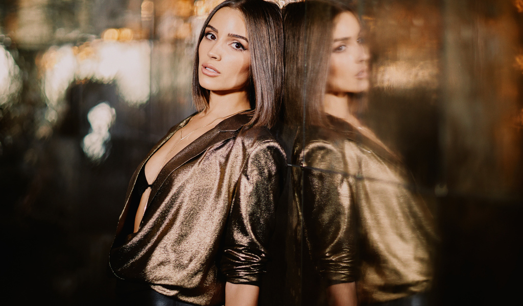 Американская модель, актриса Оливия Калпо в красивом наряде