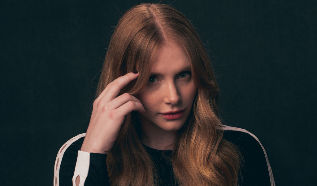 Американская рыжеволосая актриса Брайс Даллас Ховард