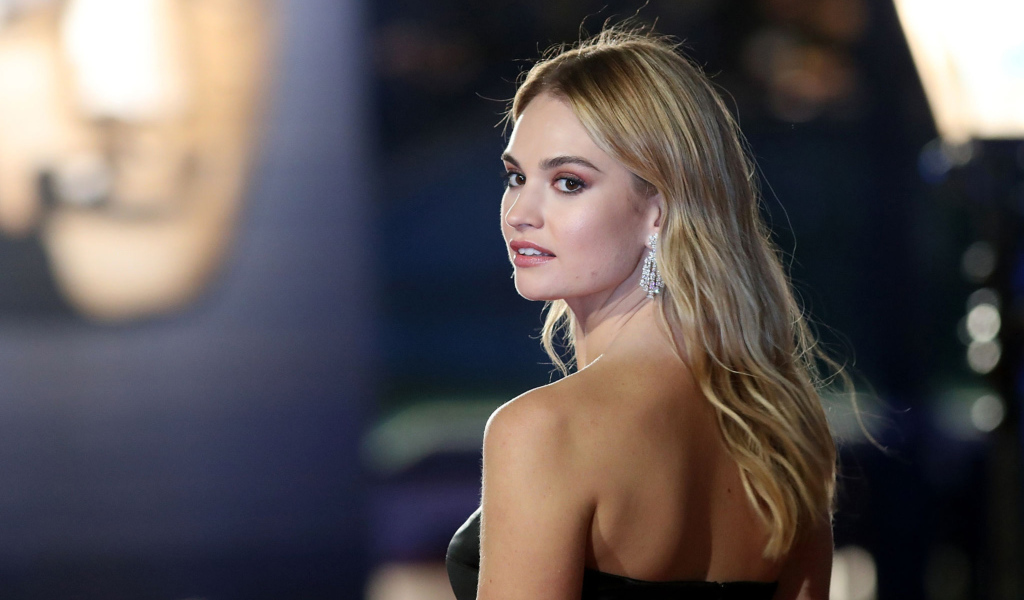 Красивая британская актриса Лили Джеймс