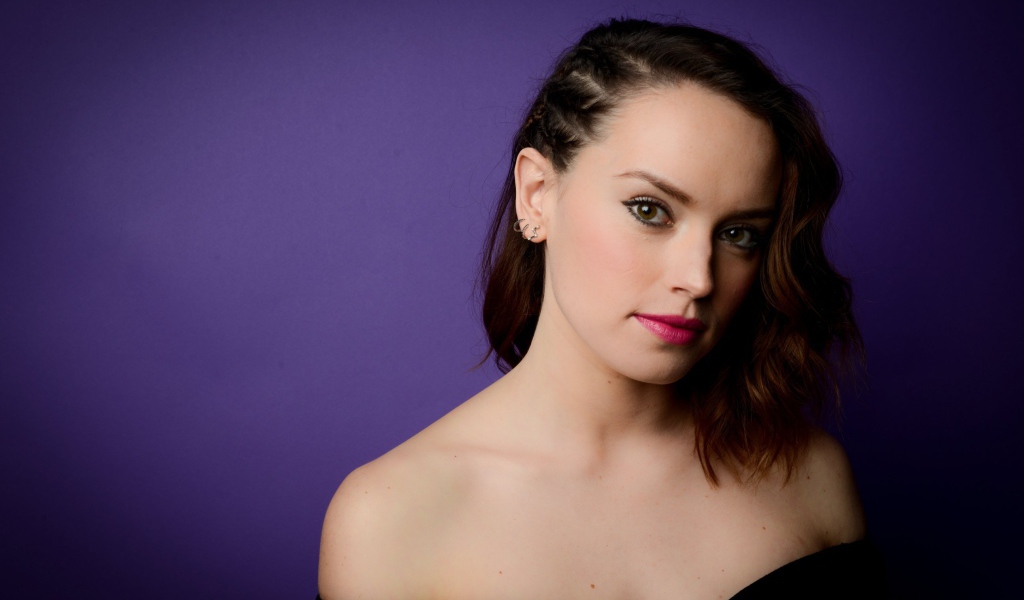 Красивая актриса Дэйзи Ридли