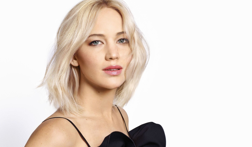 Красивая актриса Дженнифер Лоуренс, фото на белом фоне