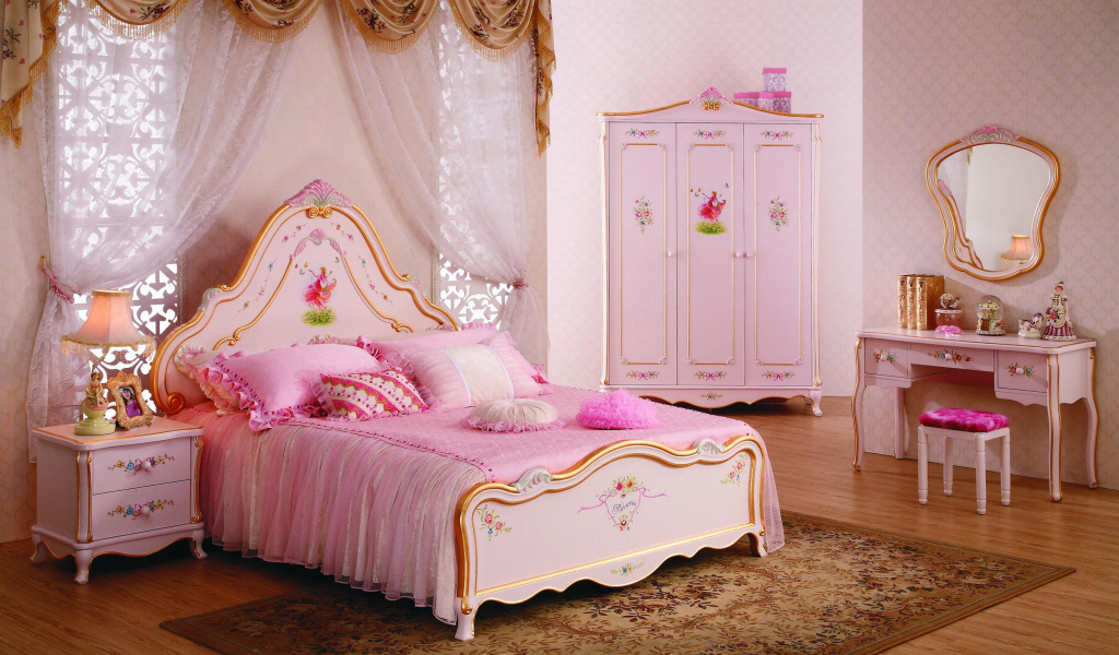 Красивая детская спальня для девочки в розовом платье