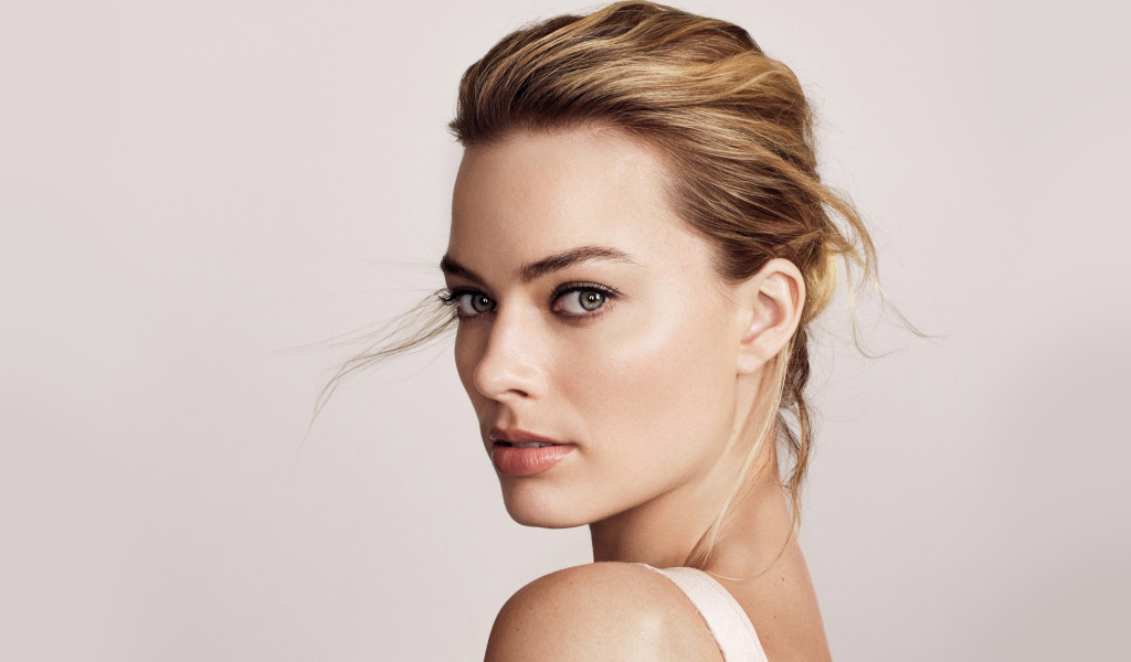 Красивая нежная девушка, актриса Марго Робби