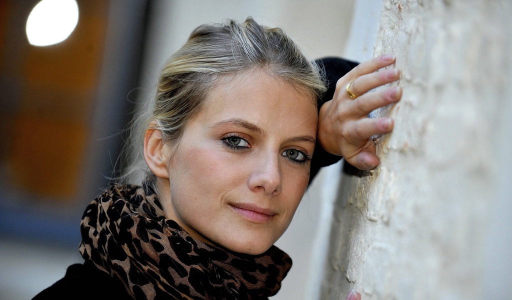 Красивая зеленоглазая актриса Мелани Лоран