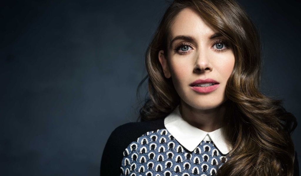 Голубоглазая брюнетка, актриса Элисон Бри