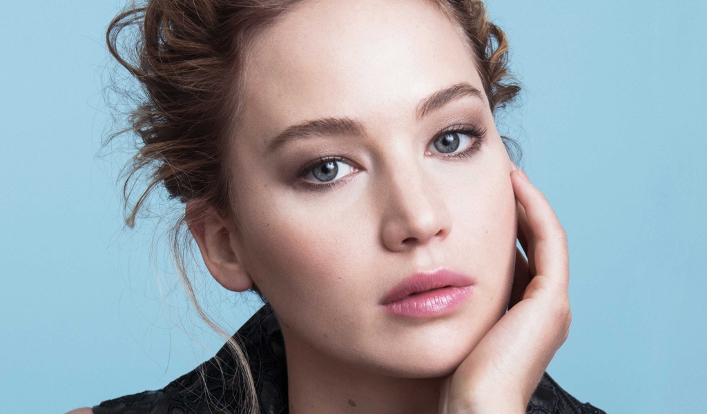 Голубоглазая нежная девушка, актриса Дженнифер Лоуренс