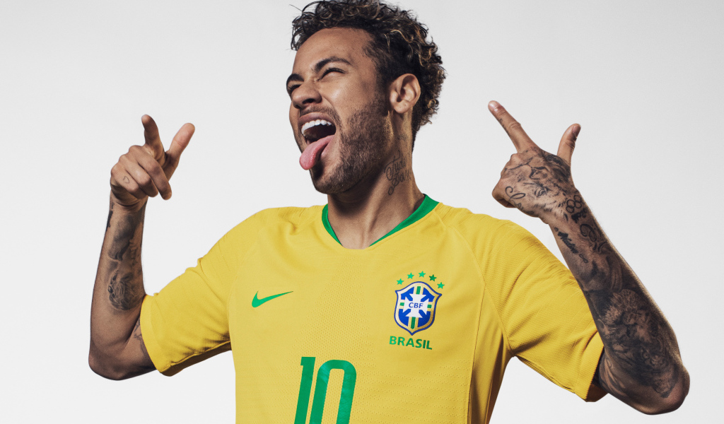 Бразильский футболист Неймар с высунутым языком