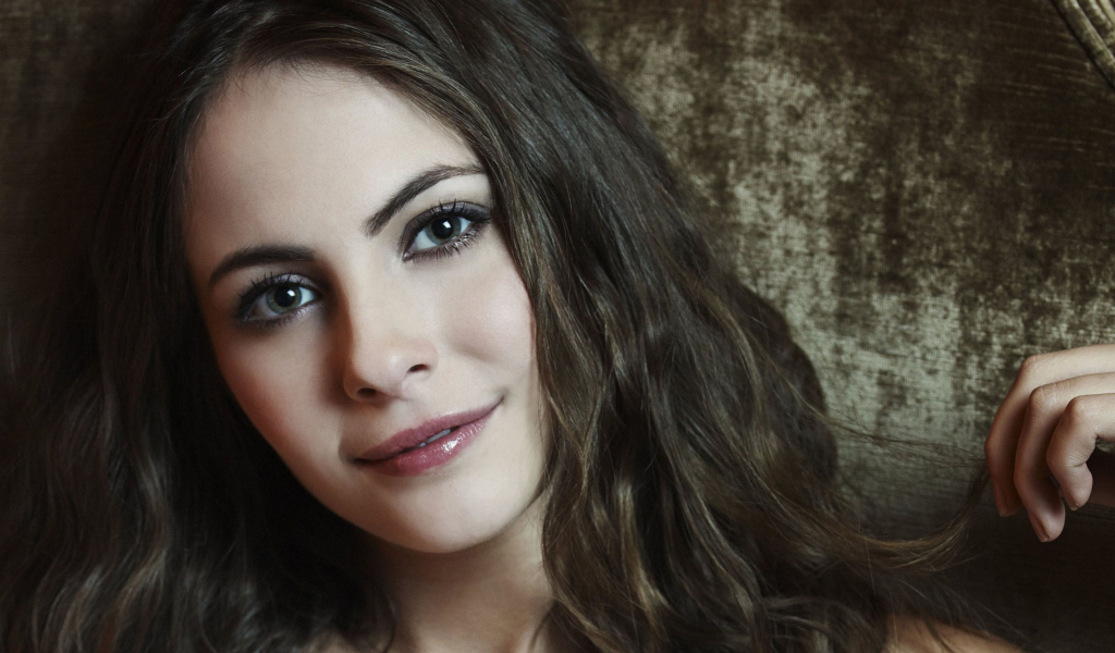 Брюнетка с красивыми глазами, актриса Уилла Холланд