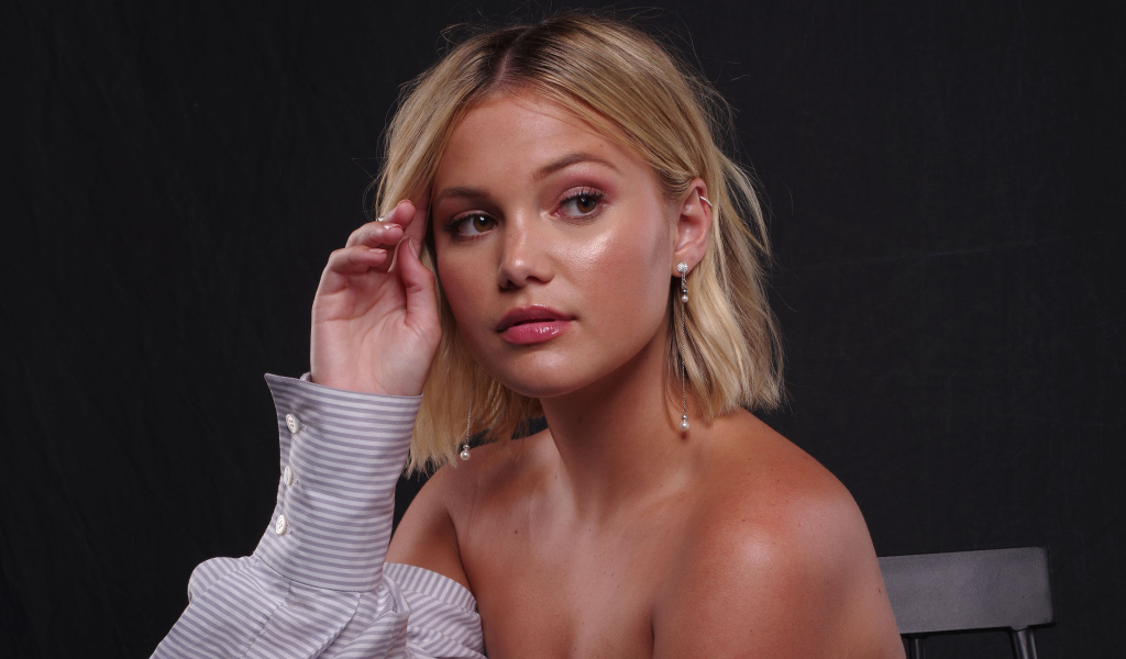 Нежная красивая актриса Оливия Холт