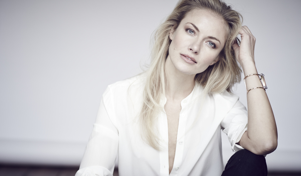 Французская голубоглазая актриса Мелани Лоран