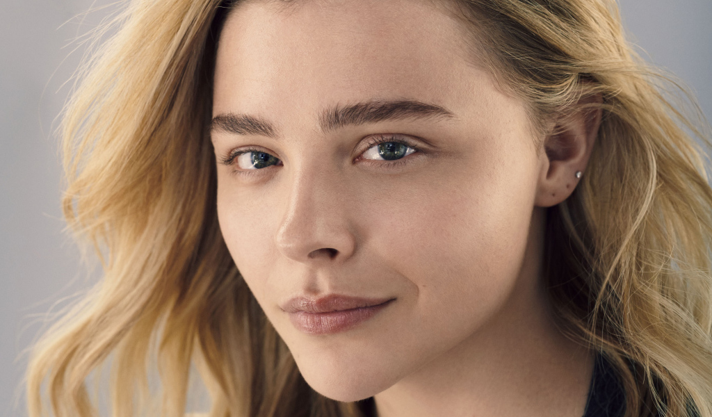 Зеленоглазая актриса Хлоя Грейс Морец крупным планом