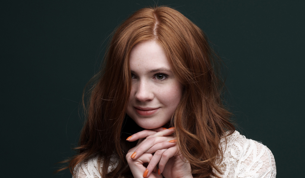 Милая молодая актриса Карен Гиллан