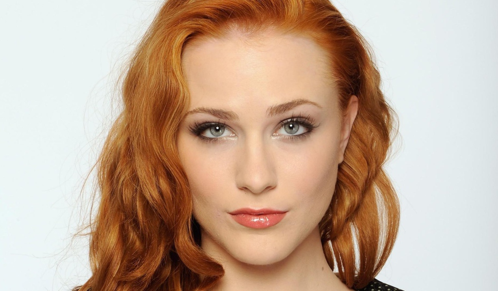 Рыжеволосая актриса Эван Рэйчел Вуд лицо крупным планом