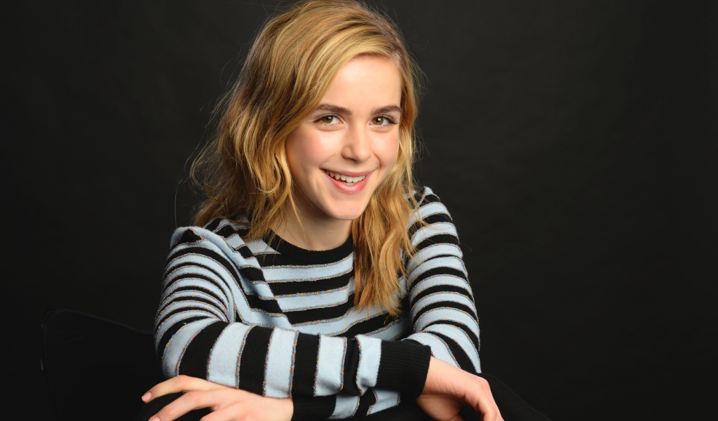 Улыбающаяся молодая актриса Кирнан Шипка