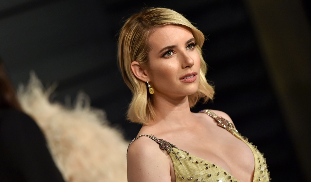 Стильная молодая красивая  актриса Эмма Робертс