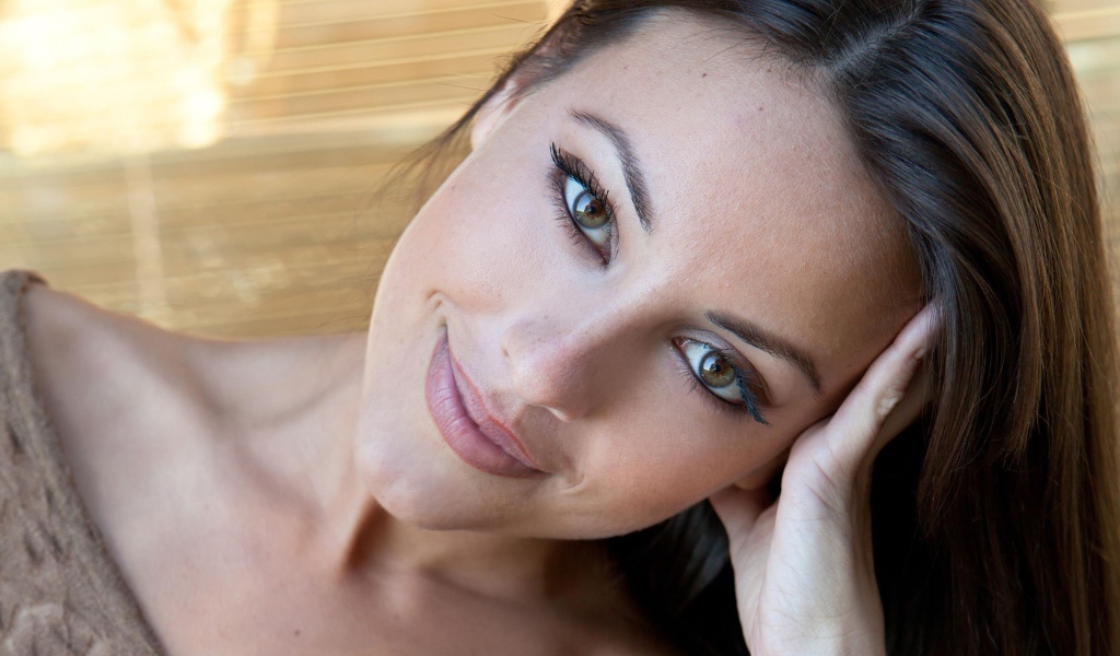 Нежная зеленоглазая актриса Лорена Гарсия