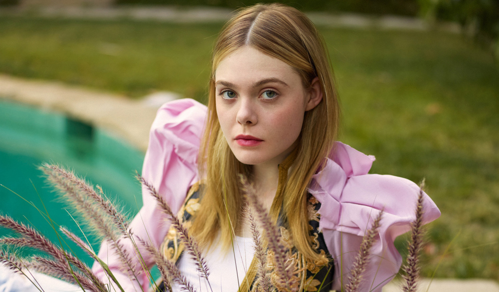 Молодая блондинка актриса Эль Фэннинг