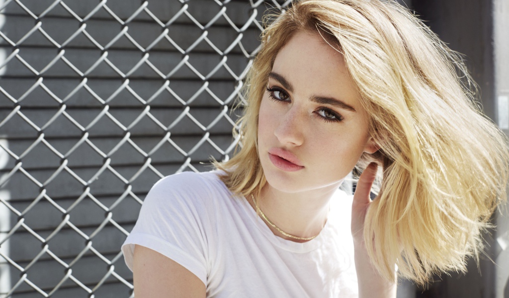 Молодая блондинка актриса  Грейс Ван Паттен