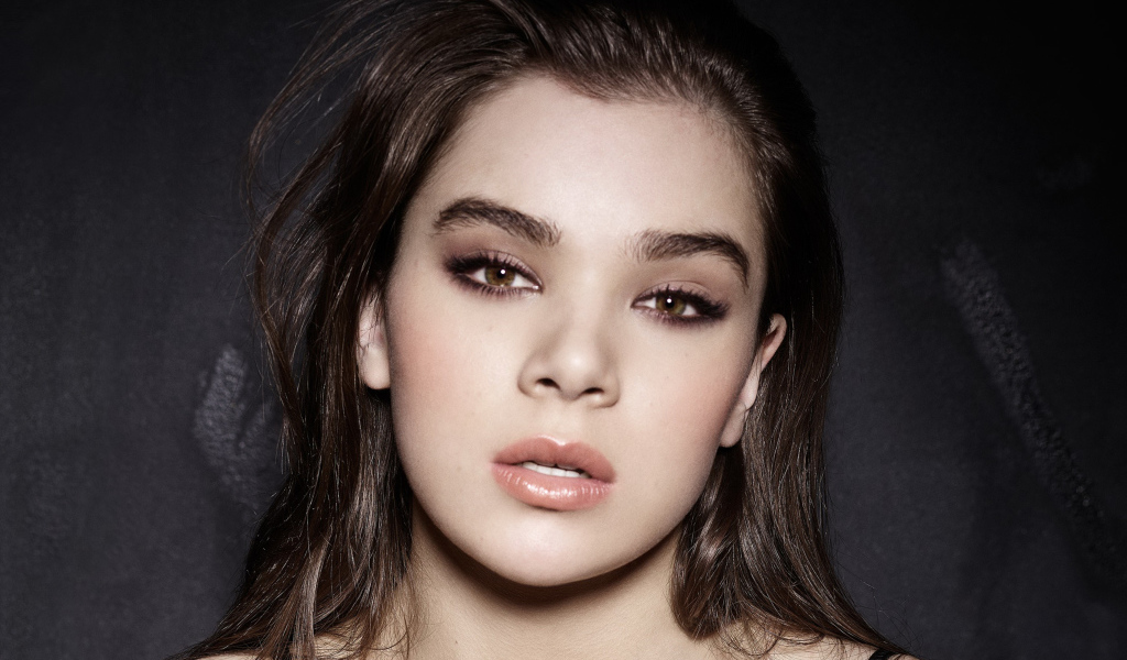 Молодая нежная актриса Хейли Стейнфилд