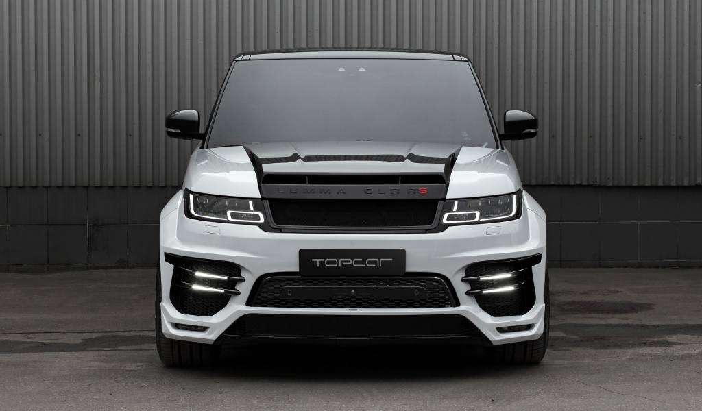 Внедорожник Lumma CLR RS 2019 года на фоне серой стены