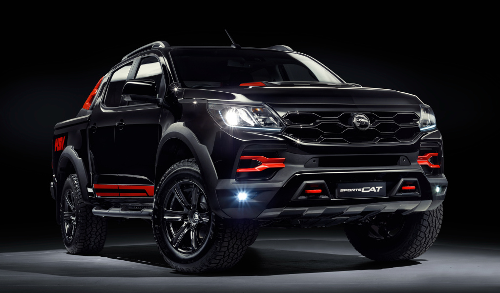 Черный пикап HSV Colorado SportsCat R 2019 года на черном фоне