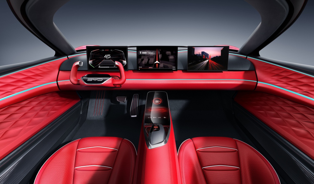 Красный кожаный салон автомобиля BYD E-SEED GT,  2019