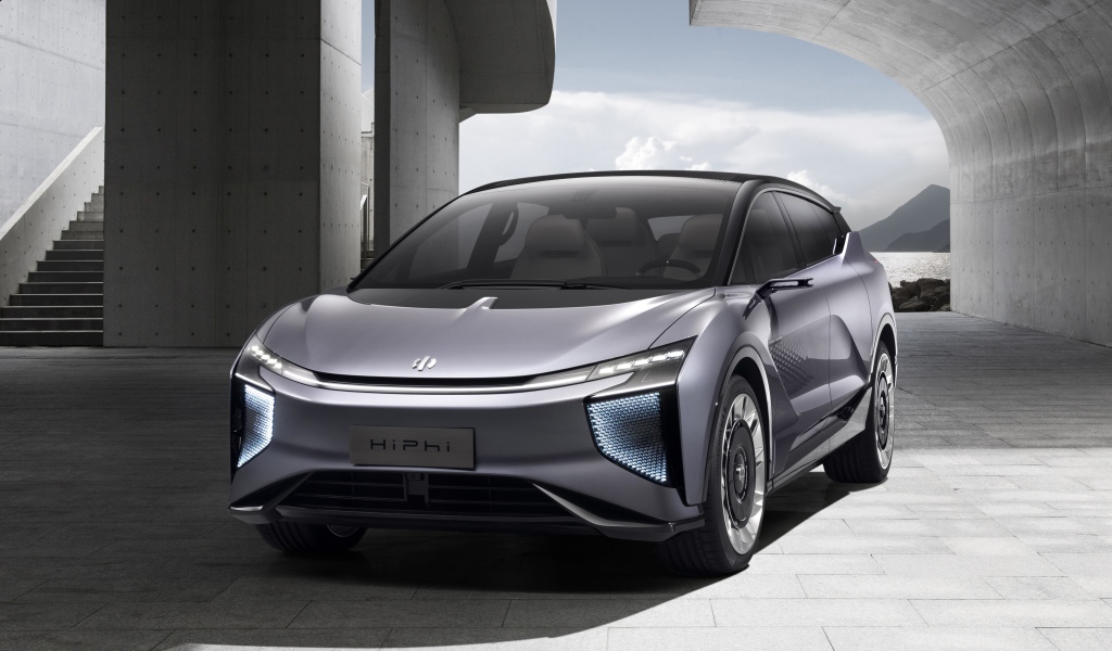 Серебристый автомобиль HiPhi 1 2020 года