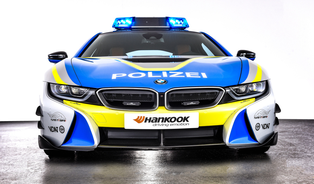 Автомобиль BMW I8, 2019 года вид спереди