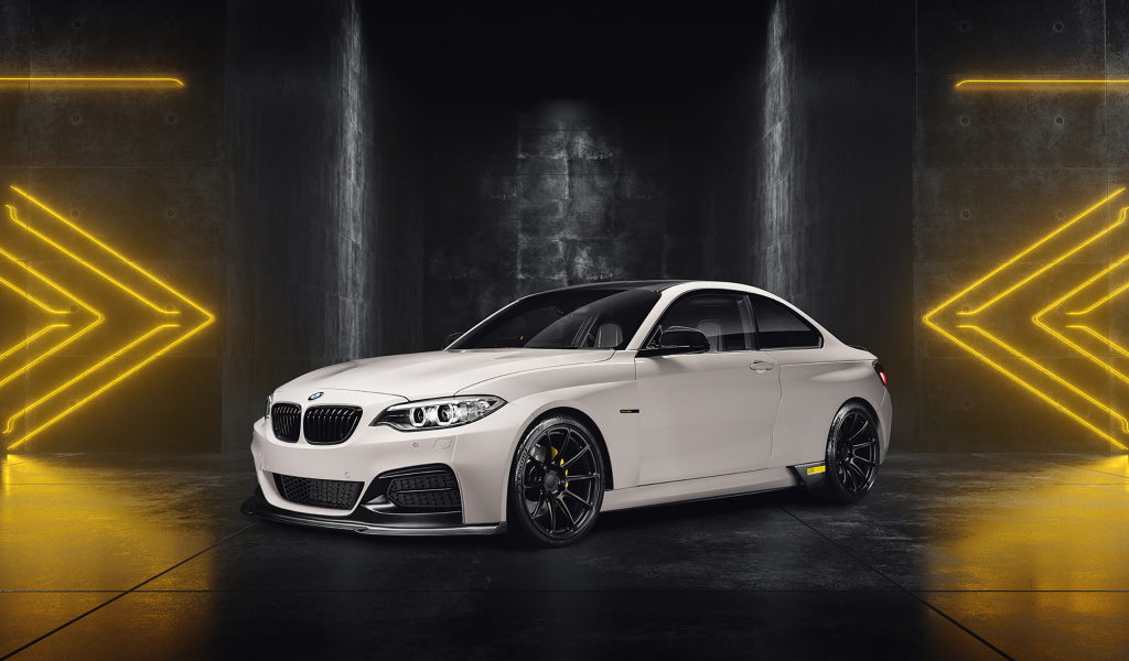 Белый автомобиль BMW ICON03, 2019 года