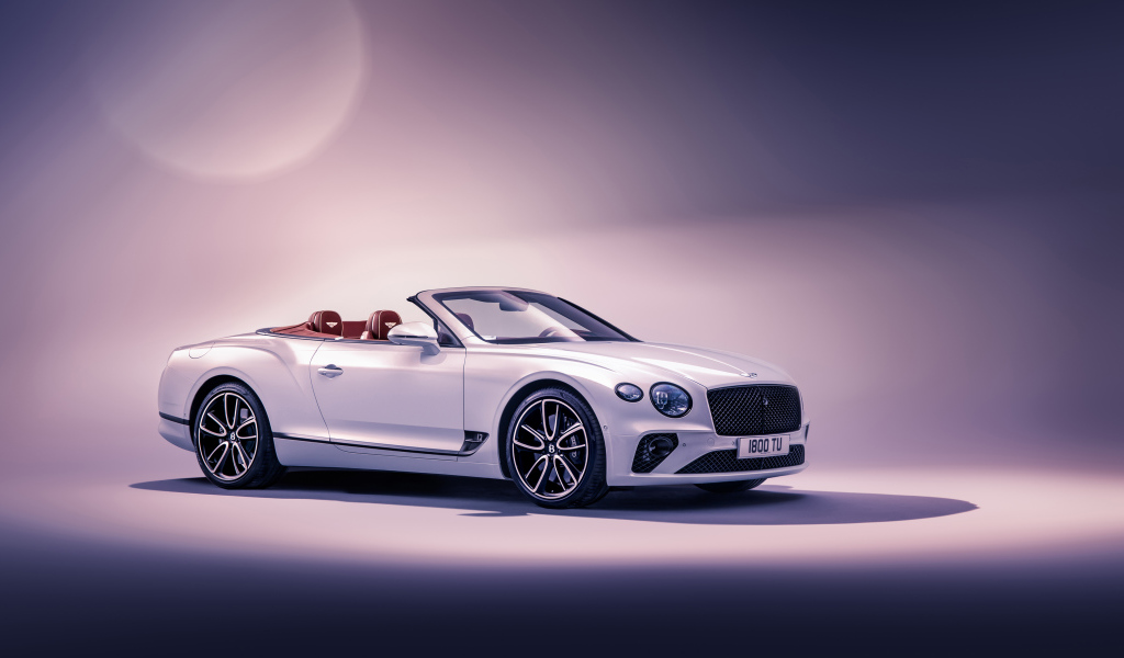 Белый автомобиль кабриолет Bentley Continental GT Convertible 2019 года 
