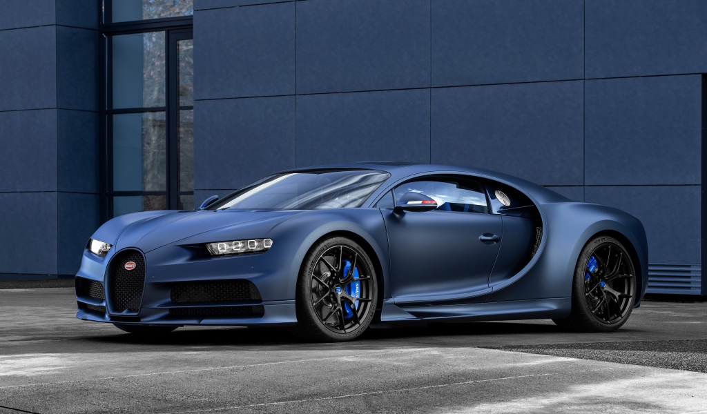 Спортивный автомобиль Bugatti Chiron 2019 года