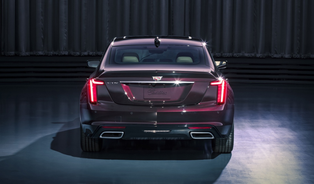 Автомобиль Cadillac CT5, 2020 года вид сзади 