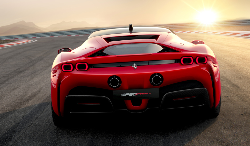 Красный Ferrari SF90 Stradale, 2019 года вид сзади