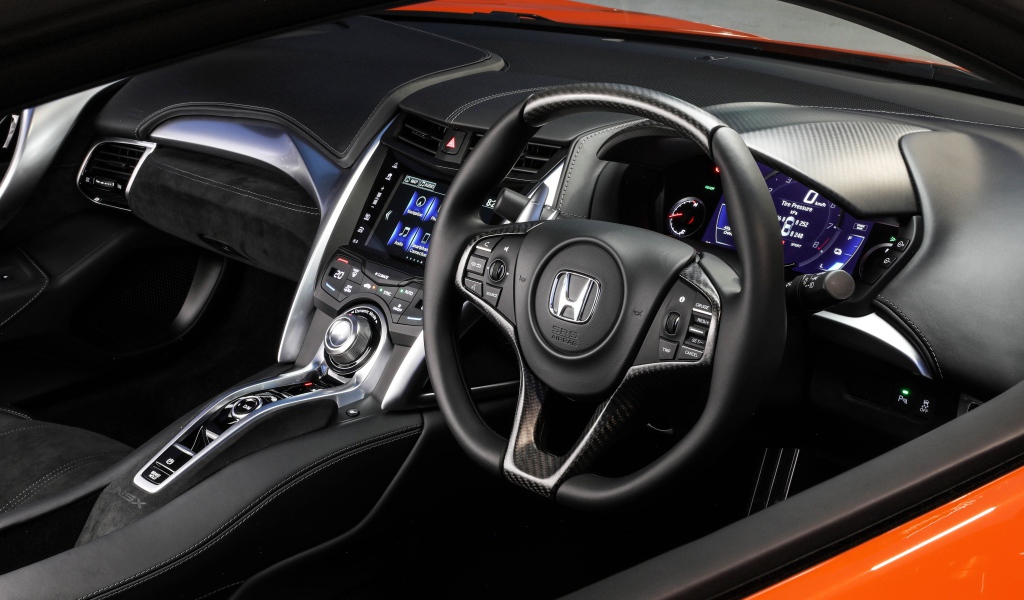 Черный кожаный салон автомобиля Honda NSX 2019 года