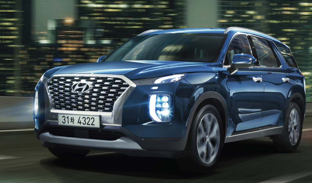 Синий автомобиль Hyundai Palisade 2020 года