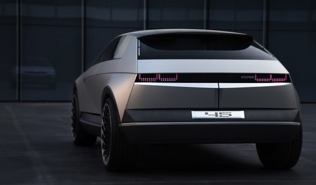 Автомобиль Hyundai 45 EV Concept 2019 года вид сзади